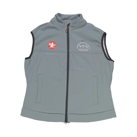 Gilet tecnico grigio con zip nera con logo Barcolana dettaglio scritta rosa su sfondo bianco