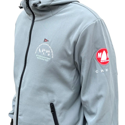 Giacca tech frontiera impermeabile colore grigio con logo Barcolana, cappuccio e polsini neri vista laterale