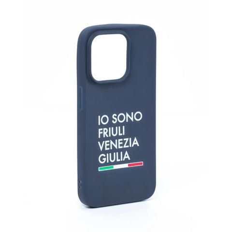 Cover blu per iPhone 15 Pro con logo bianco Io Sono Friuli Venezia Giulia e bandiera italiana su sfondo bianco 