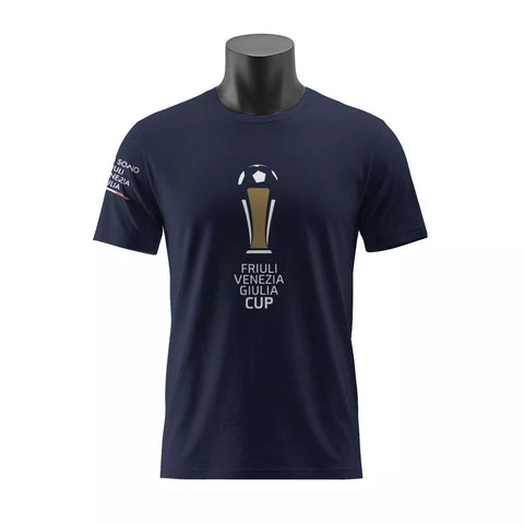T-shirt ufficiale blu della Friuli Venezia Giulia Cup 2026 con grafica celebrativa dell'evento vista frontale.