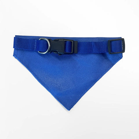 Retro del collare bandana per cani regolabile blu con logo bianco Io Sono Friuli Venezia Giulia