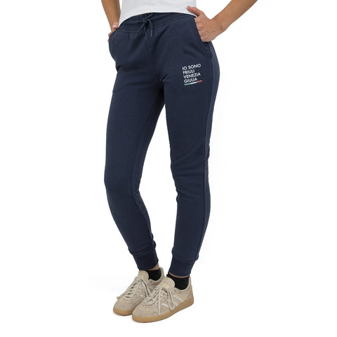 Pantalone di tuta blu donna con logo piccolo Io Sono Friuli Venezia Giulia indossato 